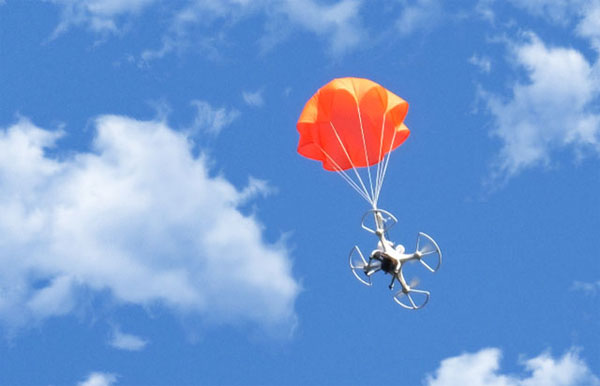 空难救星:SmartChutes 航拍机专用降伞 - DCF