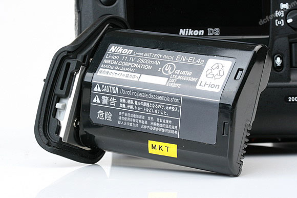 Nikon D3: 使用 2500 mAh 的 EN-EL4a 鋰電池